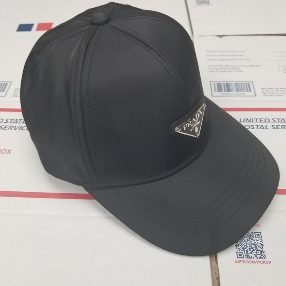 Unisex black hat - Picture 1 of 2